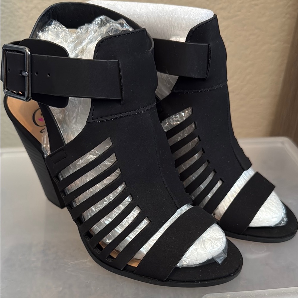 BRAND NEW - NO TAGS - Black Strappy Women's Heels